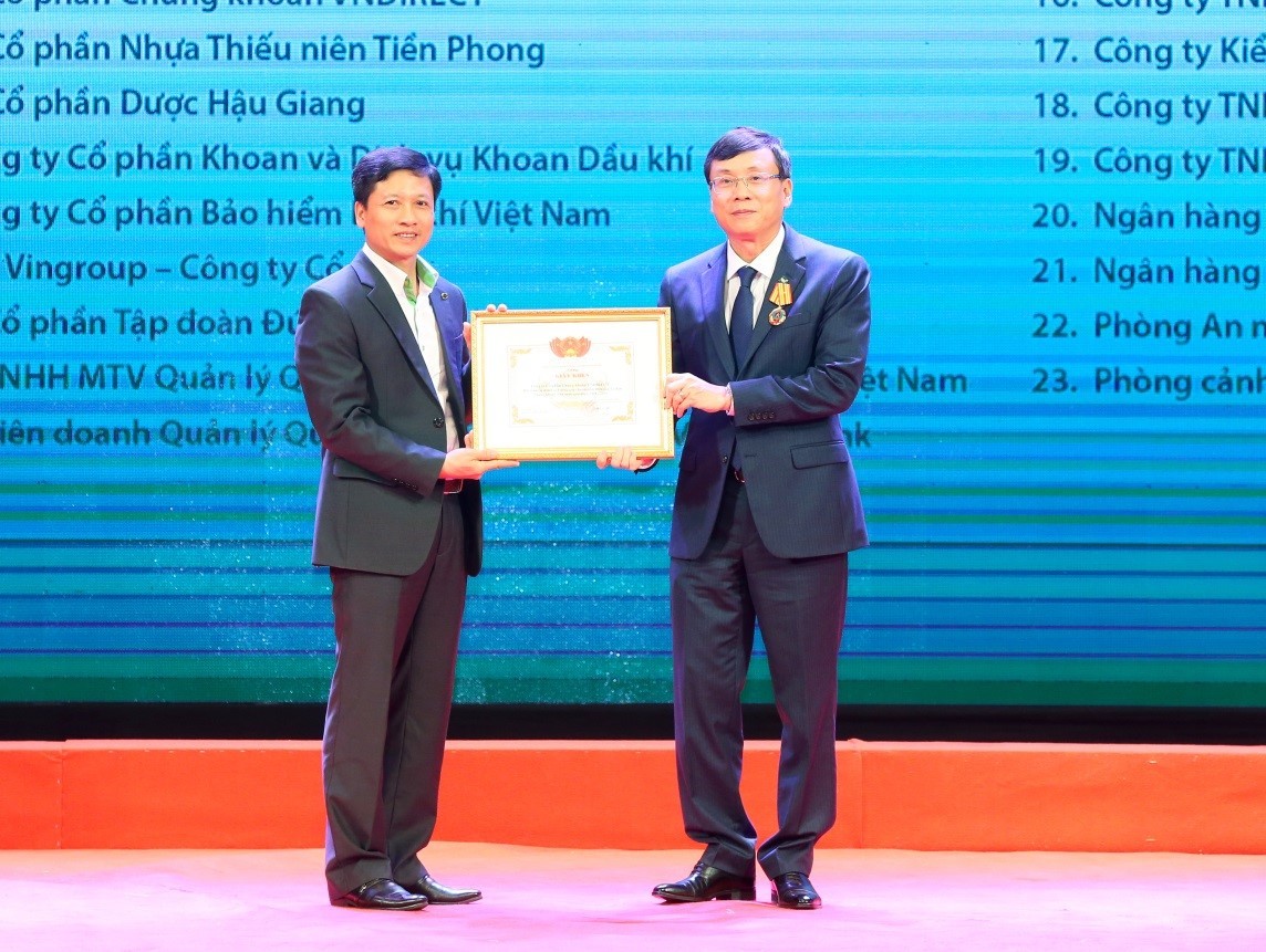 NTP được khen thưởng nhân dịp lễ kỷ niệm 20 năm ngành chứng khoán Việt Nam (28/11/1996 - 28/11/2016)